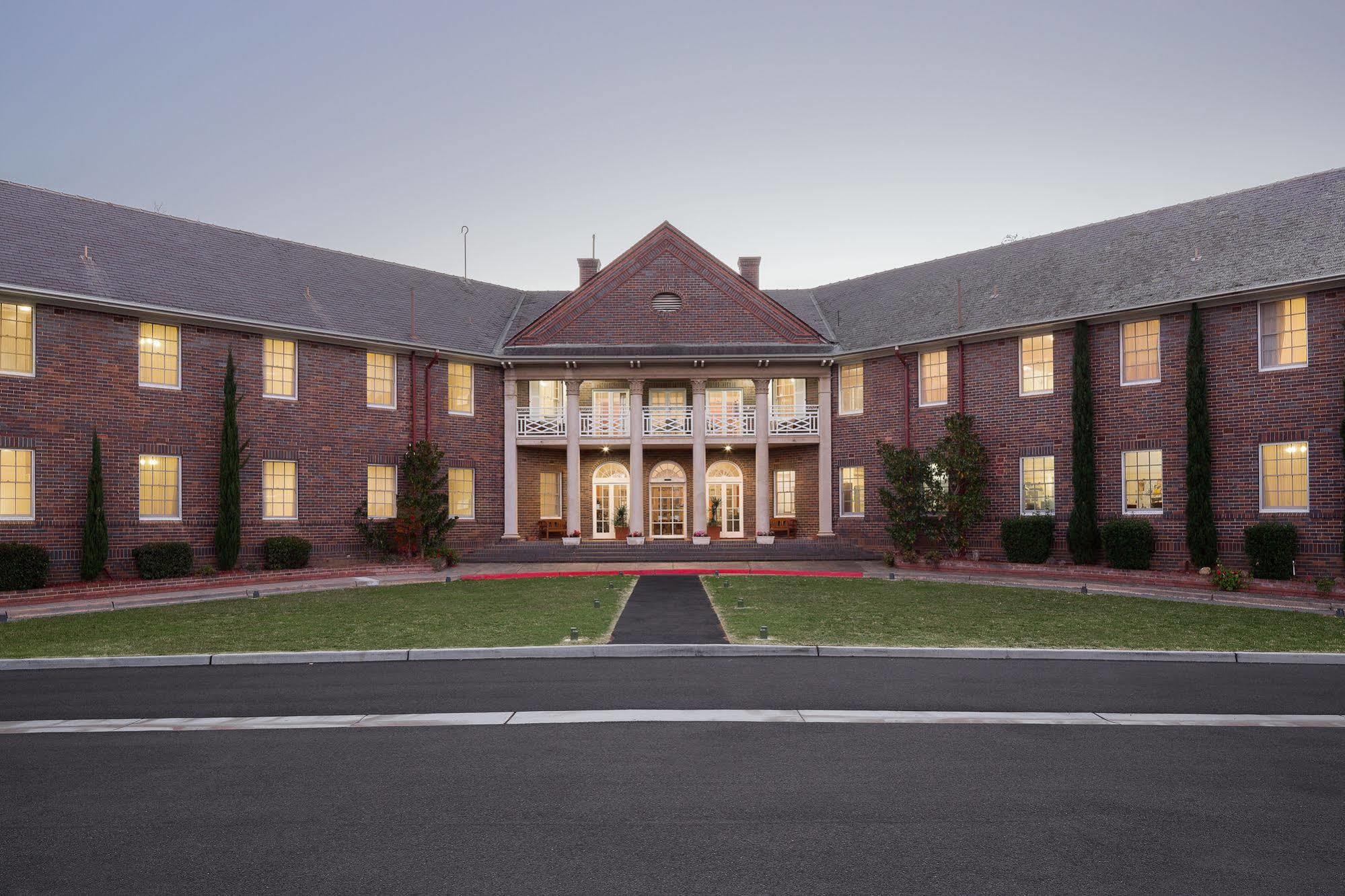 Brassey Hotel - Managed By Doma Hotels Canberra Exterior foto